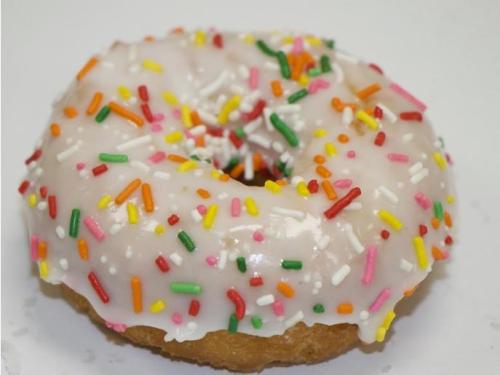 Vanilla cake donut w/rainbow sprinkle Donut